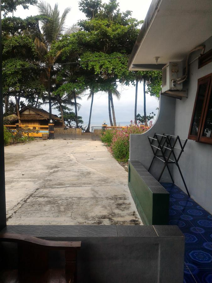 Penginapan Laut Biru Hotel Batukaras Exterior photo